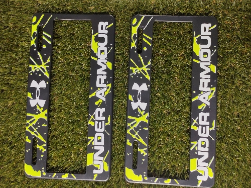 Portaplacas UNDER ARMOUR amarillo