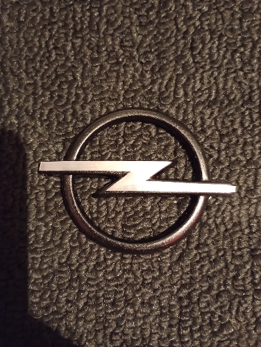 Emblema cajuela Chevy opel