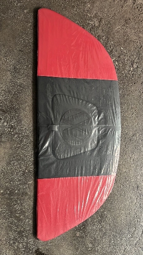 Tapa de bocina de vocho negra con rojo
