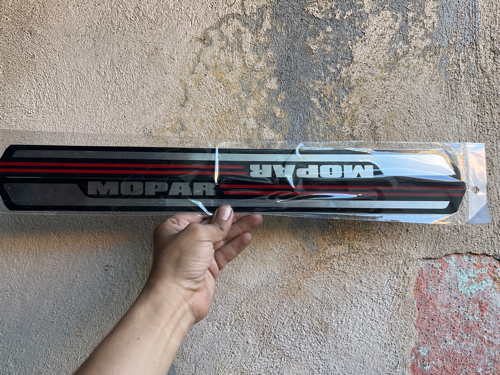 Embellecedor de estribo mopar