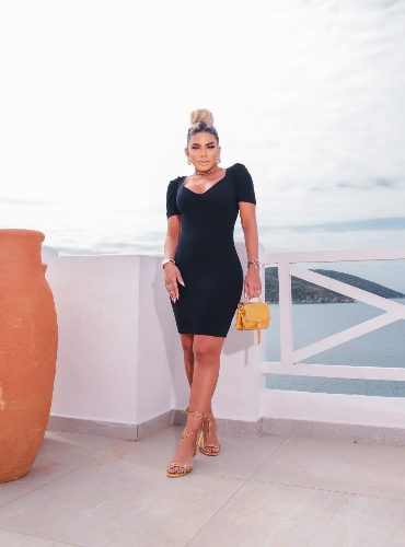 Vestido manga princesa e decote com bojo