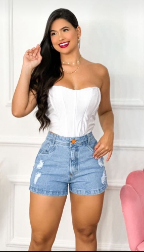 Short jeans bolso bordado