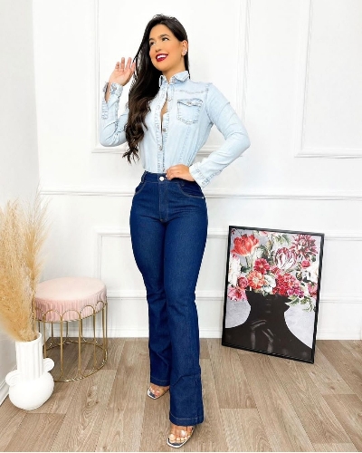 Calça jeans flare escura