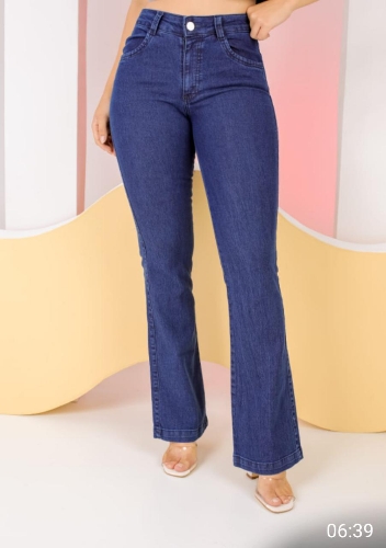 Calça Flare jeans com lycra