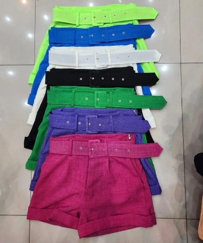 Short com cinto em alfaiataria