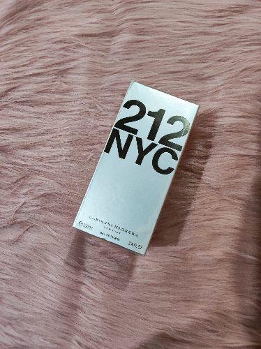 CH 212 NYC dama EDT