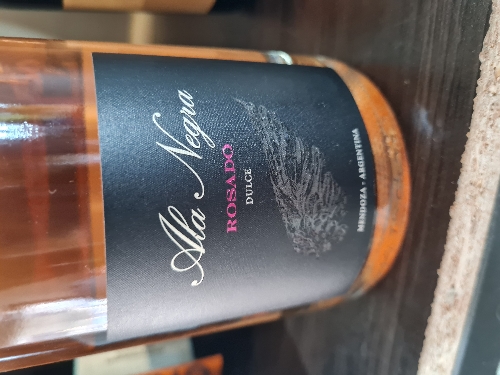 Ala negra rosado