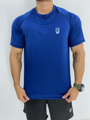 T: P  Camisa esportiva azul  @