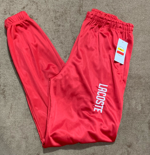 T: M Calça LACOSTE bordada vermelha  @