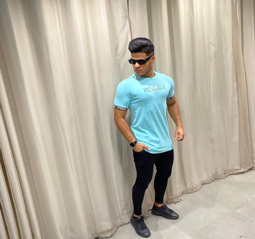 T: P camisa azul faz o pow nome é emoji