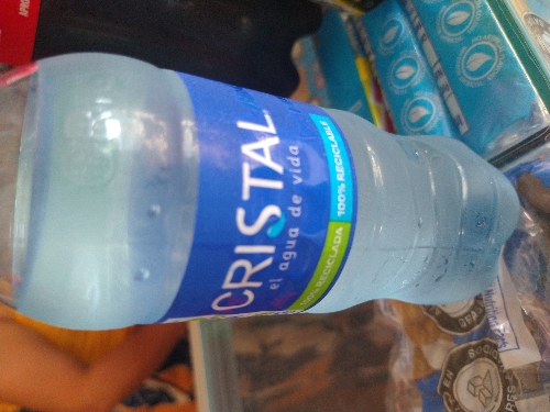 Agua pequeña  fria