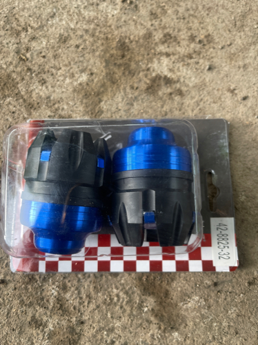 82646-TAPON DE EJES