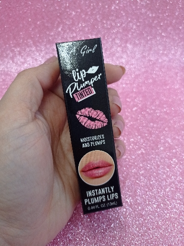 Lip plumper LA girl