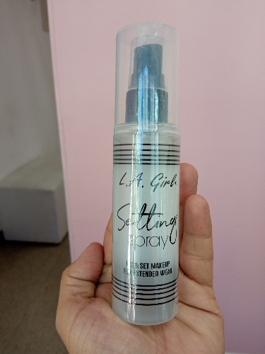 Setting spray la.girl