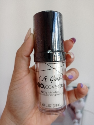 Blanco base pro coverage LA girl