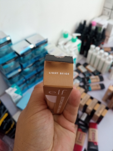 Light beige corrector elf