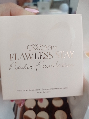 8.5 Flawess stay Beauty