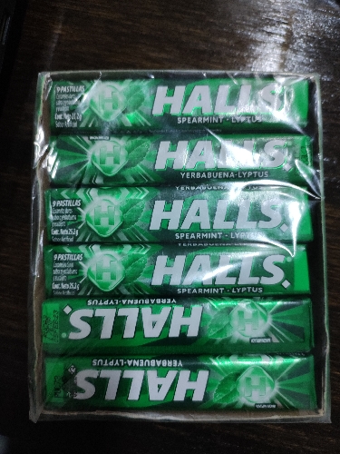 mentas HALLS YerbaBuena Lyptus