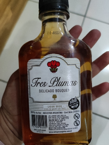 Licor Seco TRES PLUMAS 200ml