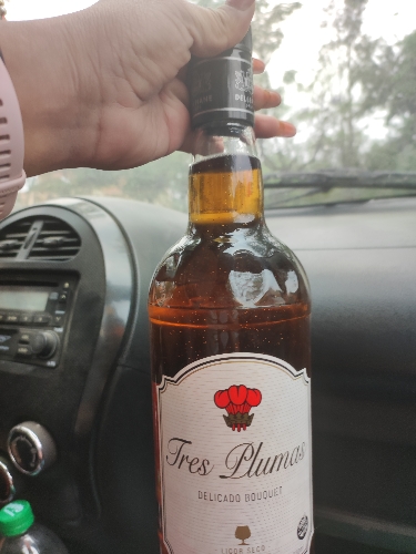 Licor Seco TRES PLUMAS 990ml