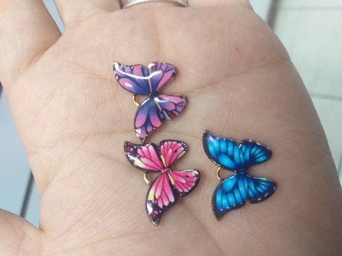Dije mariposa esmaltado rosa,morado,celeste