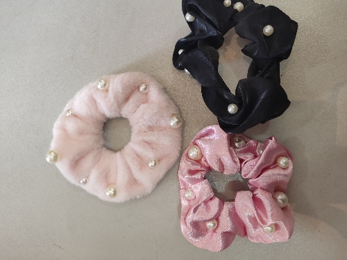 Scrunchie con perlas