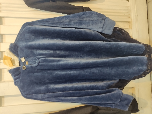 Saco ruana lisa con flecos (166)