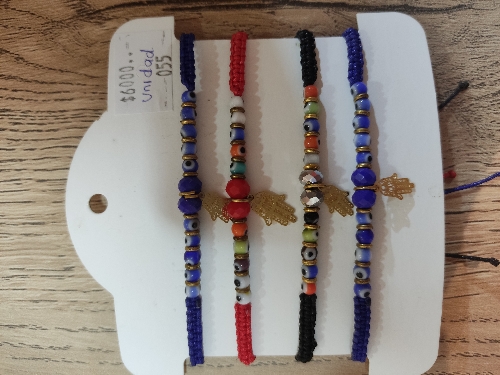Pulsera macramé ojitos