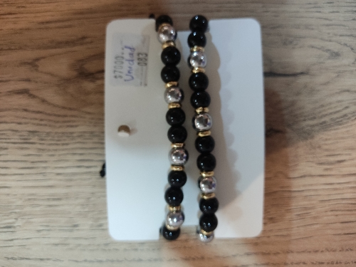 Pulsera de balines plateados y negros