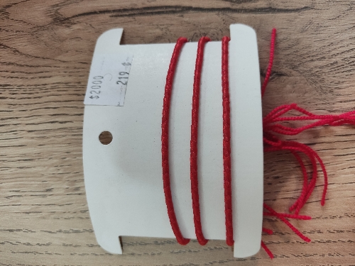 Pulsera roja tejida