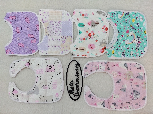 Babero estampado mediano