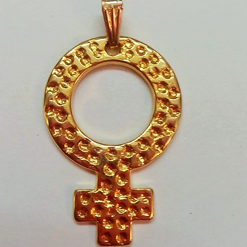 DIJE EN LAMINADO SÍMBOLO FEMENINO MARTILLADO /ML  DLD00351