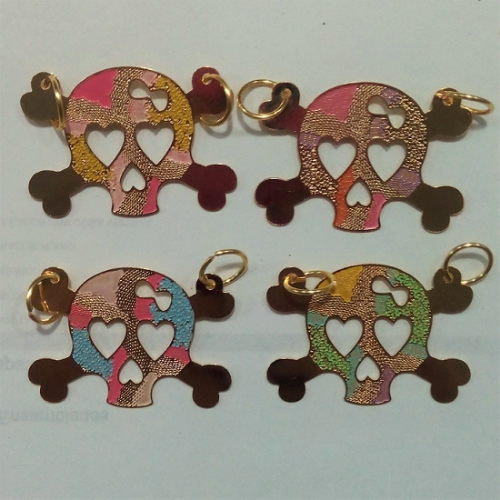 DIJE EN LAMINADO CALABERA 4 HUESOS LAZO HUECO DLD00198