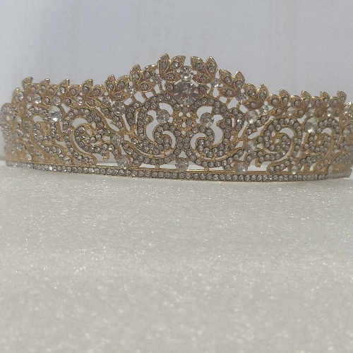 CORONA DORADO/ CIRCONES/MACIZA BORDE DE HOJAS