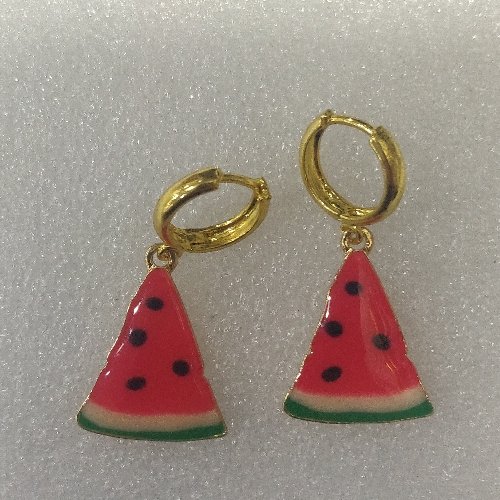 ARGOLLAS EN LAMINADO CON DIJE FRUTA PATILLA ALD001424