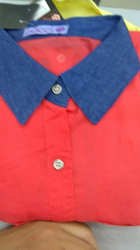BLUSAS DE CHIFÓN CON CUELLO DE JEANS ROJA BCD00014