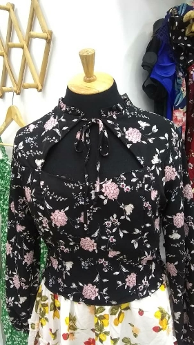 BLUSA MANGA LARGA NEGRO/ESTAMPADO ROSADOBCD001016