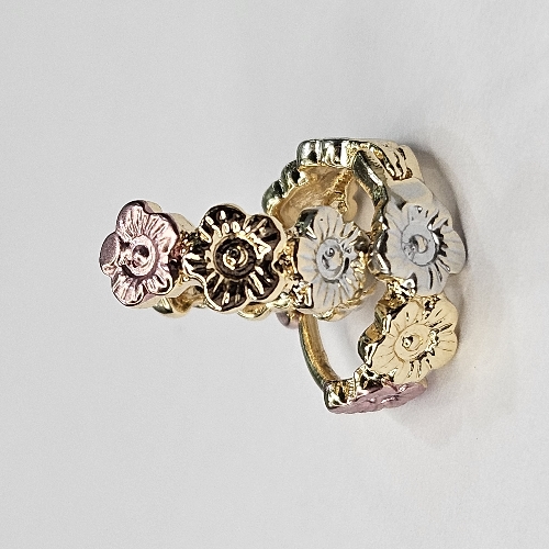 ARGOLLA EN LAMINADO CARTIER DETALLE DE FLORES ALD00439