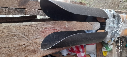 Saca Tierra, mango de madera 45 PLG PRETUL