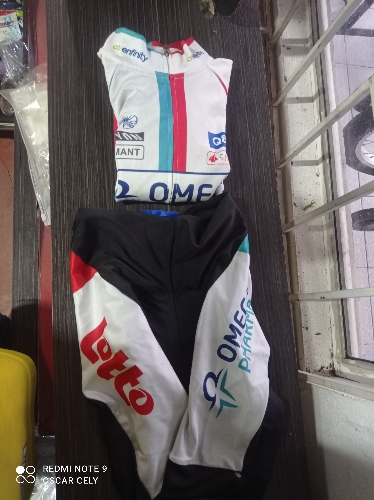 Conjunto M adriani omega