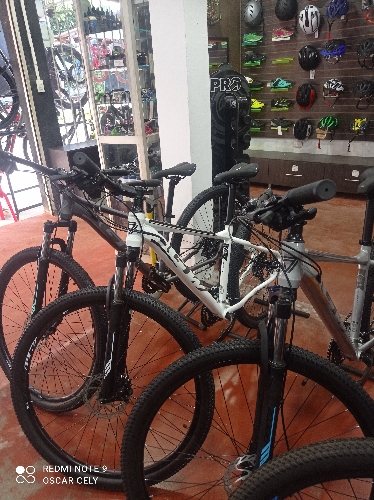 Bicicleta 29 Gw hyena 7vel f/mecánico integrado shimano