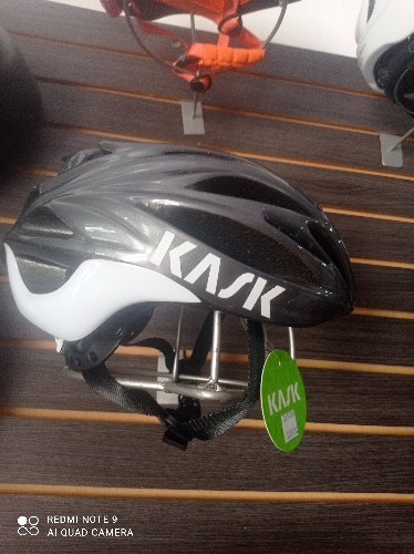 Casco kask gris