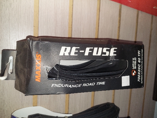 Coraza 700 maxxis re-fuse