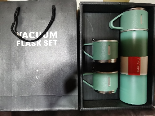Termo con vasos en caja