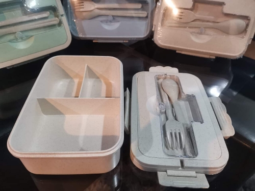 Lonchera con servicio