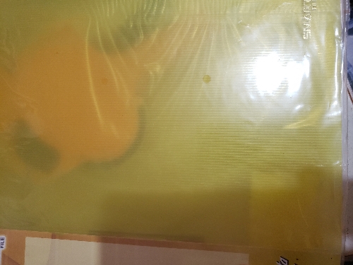 Folder tamaño carta amarillo  plástico con broche