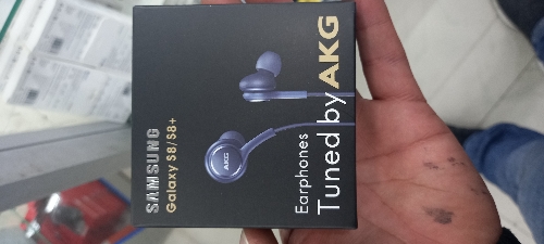 akg