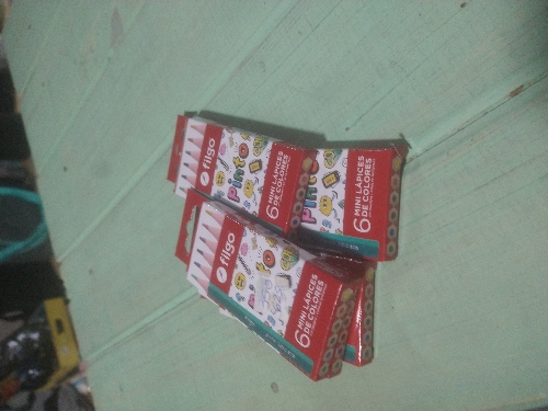 625 lápices x 6 chicos