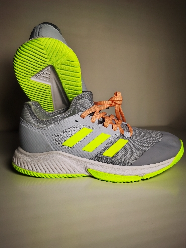 1103 Adidas Court Team Bounce Gris / Verde  No 23.5