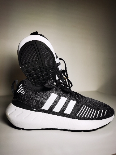 Adidas Swift Run Negro / Blanco No 25